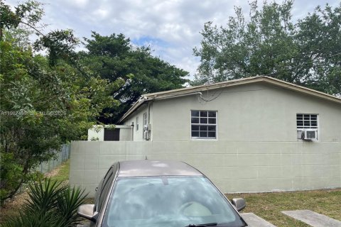 Купить коммерческую недвижимость в Майами, Флорида 122.63м2, № 2050075 - фото 3