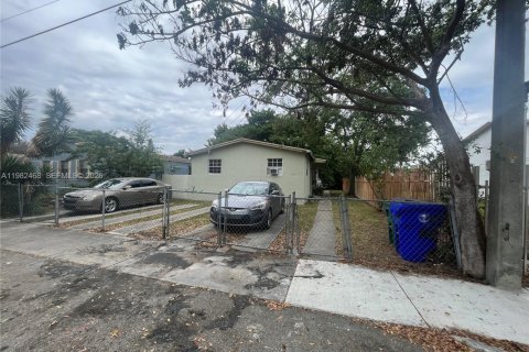 Купить коммерческую недвижимость в Майами, Флорида 122.63м2, № 2050075 - фото 2