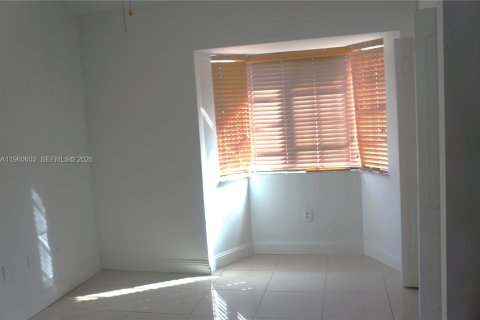 Condo in Miami, Florida, 3 bedrooms  № 2023471 - photo 8