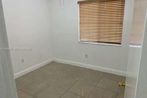 Condo in Miami, Florida, 3 bedrooms  № 2023471 - photo 20