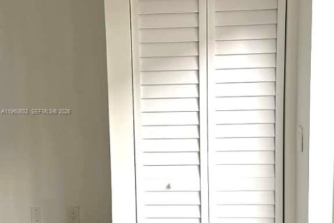 Condo in Miami, Florida, 3 bedrooms  № 2023471 - photo 21