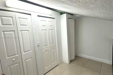 Condo in Miami, Florida, 3 bedrooms  № 2023471 - photo 15