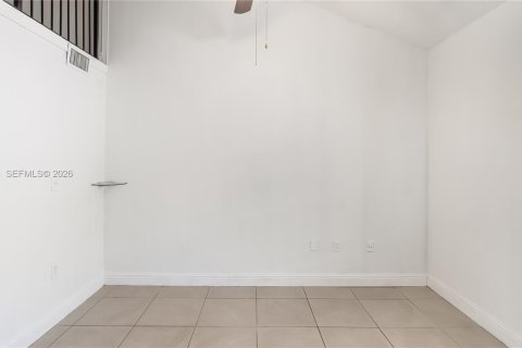 Condo in Miami, Florida, 3 bedrooms  № 2023471 - photo 27