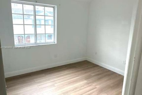 Condo in Miami, Florida, 3 bedrooms  № 2023471 - photo 18