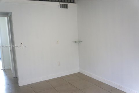 Condo in Miami, Florida, 3 bedrooms  № 2023471 - photo 9