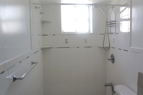 Condo in Miami, Florida, 3 bedrooms  № 2023471 - photo 10