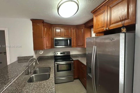 Condo in Miami, Florida, 3 bedrooms  № 2023471 - photo 3