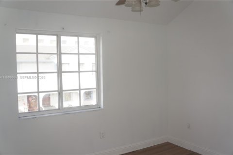 Condo in Miami, Florida, 3 bedrooms  № 2023471 - photo 17