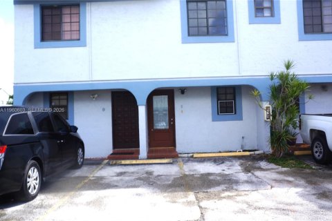 Condo in Miami, Florida, 3 bedrooms  № 2023471 - photo 2