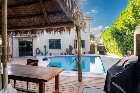 Купить виллу или дом в Майами, Флорида 5 спален, 227.05м2, № 2049071 - фото 8