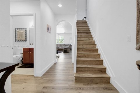 Купить виллу или дом в Майами, Флорида 5 спален, 227.05м2, № 2049071 - фото 18