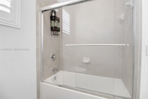 Купить виллу или дом в Майами, Флорида 5 спален, 227.05м2, № 2049071 - фото 22