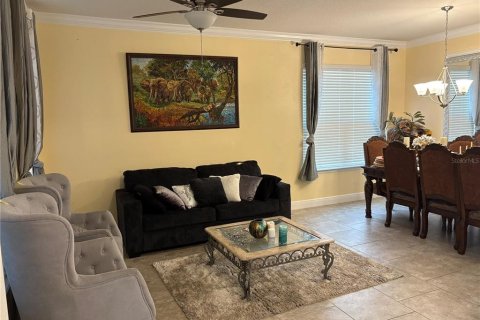 Villa ou maison à louer à Sanford, Floride: 5 chambres, 283.91 m2 № 1765761 - photo 2