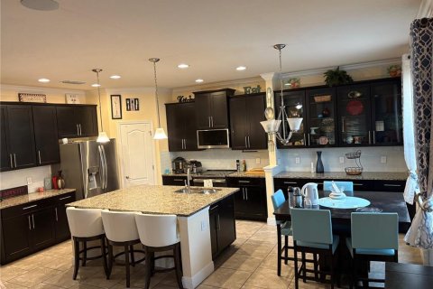 Villa ou maison à louer à Sanford, Floride: 5 chambres, 283.91 m2 № 1765761 - photo 4
