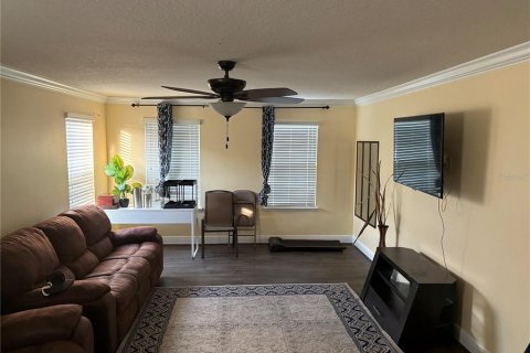 Villa ou maison à louer à Sanford, Floride: 5 chambres, 283.91 m2 № 1765761 - photo 9