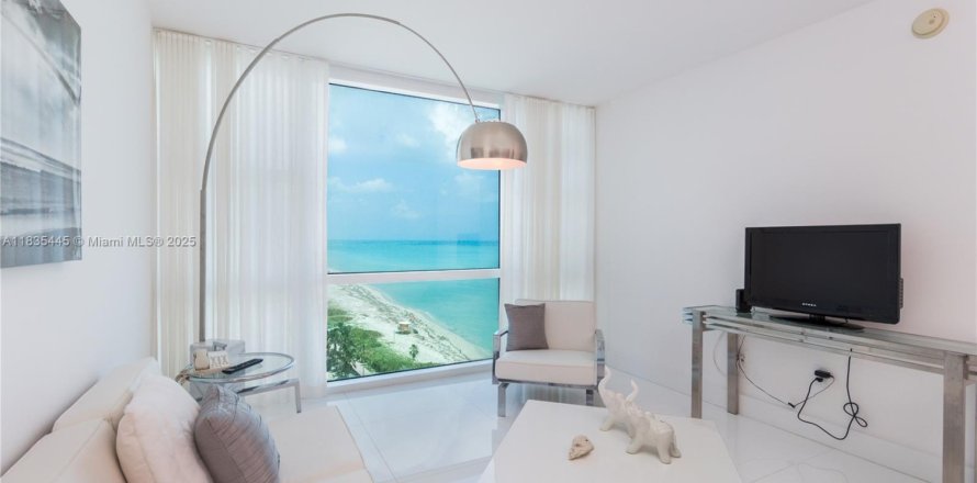 Condominio en Miami Beach, Florida, 1 dormitorio № 2076880