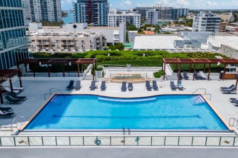 Condominio en venta en Miami Beach, Florida, 1 dormitorio, 61.5 m2 № 2076880 - foto 15