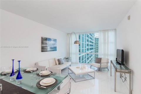 Condominio en venta en Miami Beach, Florida, 1 dormitorio, 61.5 m2 № 2076880 - foto 2