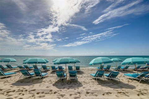Condominio en venta en Miami Beach, Florida, 1 dormitorio, 61.5 m2 № 2076880 - foto 13
