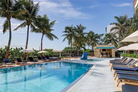 Condominio en venta en Miami Beach, Florida, 1 dormitorio, 61.5 m2 № 2076880 - foto 16