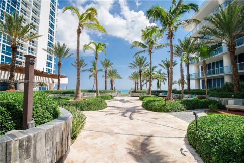 Condominio en venta en Miami Beach, Florida, 1 dormitorio, 61.5 m2 № 2076880 - foto 12