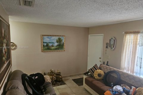 Condominio en venta en Hialeah, Florida, 2 dormitorios, 98.1 m2 № 1809412 - foto 12