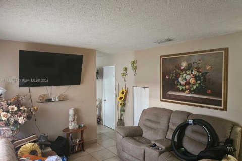 Condominio en venta en Hialeah, Florida, 2 dormitorios, 98.1 m2 № 1809412 - foto 14
