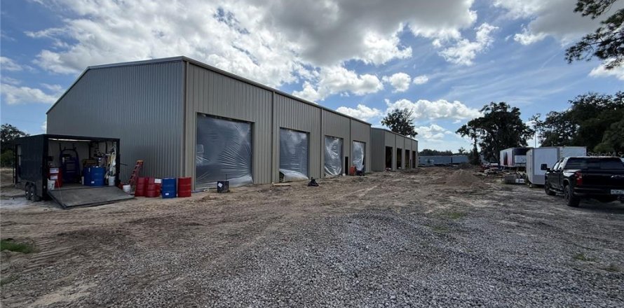 Commercial property in Ocala, Florida № 2379729