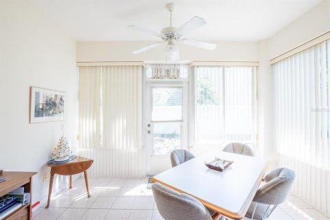 Condo in Palm Coast, Florida, 3 bedrooms № 2230949 - photo 11