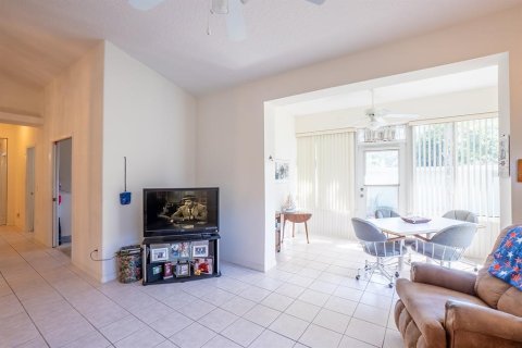 Condo in Palm Coast, Florida, 3 bedrooms № 2230949 - photo 8