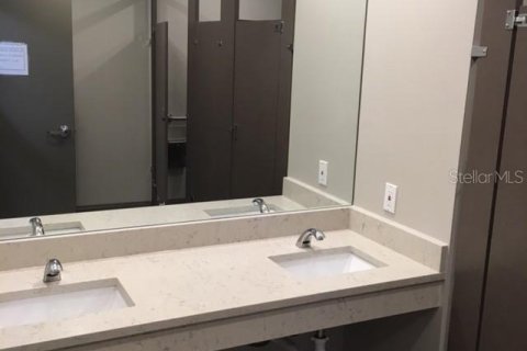 Propiedad comercial en alquiler en Tampa, Florida, 37.16 m2 № 1357604 - foto 12