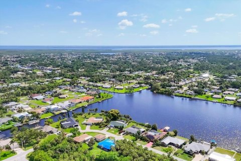Купить виллу или дом в Порт-Шарлотт, Флорида 7 комнат, 149.94м2, № 1785492 - фото 2