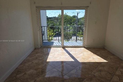 Снять в аренду квартиру в Майами, Флорида 2 спальни, 79.15м2, № 1957016 - фото 5