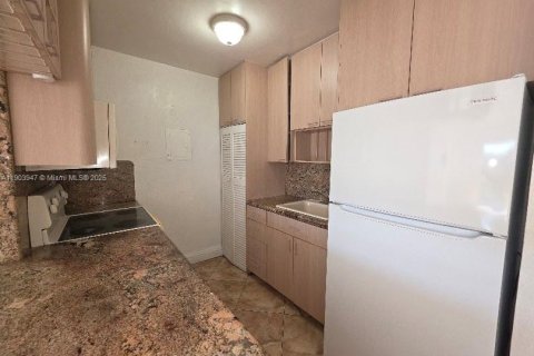 Снять в аренду квартиру в Майами, Флорида 2 спальни, 79.15м2, № 1957016 - фото 4