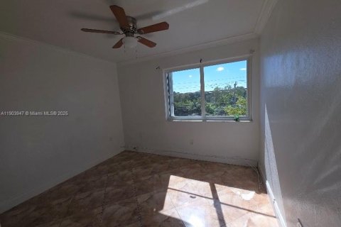Снять в аренду квартиру в Майами, Флорида 2 спальни, 79.15м2, № 1957016 - фото 8