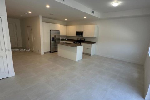 Townhouse in Florida City, Florida 3 bedrooms № 1862053 - photo 3