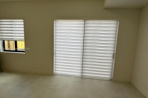 Townhouse in Florida City, Florida 3 bedrooms № 1862053 - photo 13