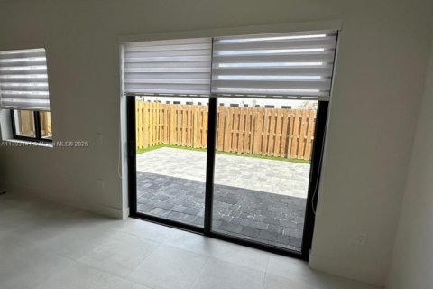 Townhouse in Florida City, Florida 3 bedrooms № 1862053 - photo 10