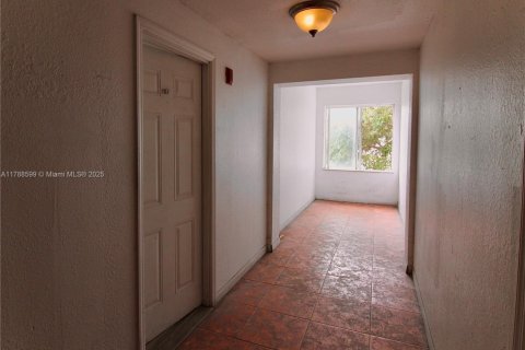 Condo in Miami, Florida, 2 bedrooms  № 1645924 - photo 25