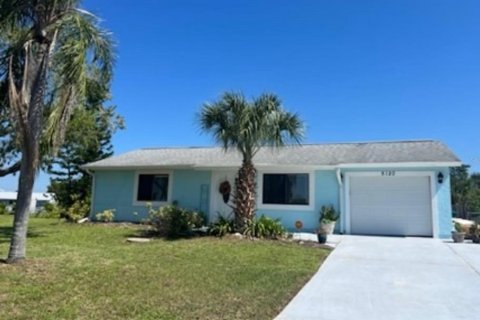 Casa en Port Charlotte, Florida 2 dormitorios, 103.68 m2 № 2213366