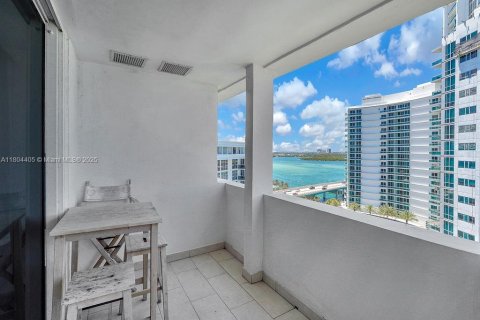 Copropriété à vendre à Bal Harbour, Floride: 2 chambres, 119.01 m2 № 1935521 - photo 15