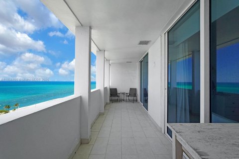 Copropriété à vendre à Bal Harbour, Floride: 2 chambres, 119.01 m2 № 1935521 - photo 16