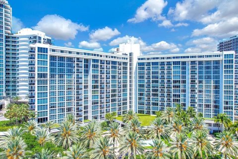 Copropriété à vendre à Bal Harbour, Floride: 2 chambres, 119.01 m2 № 1935521 - photo 24