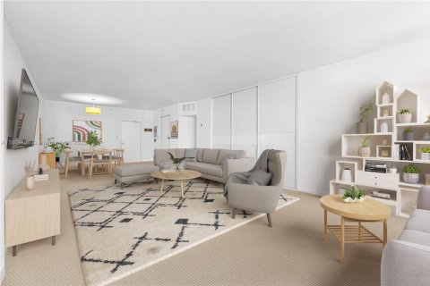 Copropriété à vendre à Bal Harbour, Floride: 2 chambres, 119.01 m2 № 1935521 - photo 6