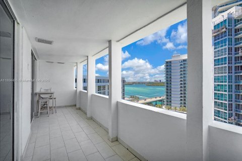 Copropriété à vendre à Bal Harbour, Floride: 2 chambres, 119.01 m2 № 1935521 - photo 18