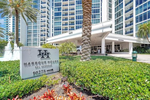 Copropriété à vendre à Bal Harbour, Floride: 2 chambres, 119.01 m2 № 1935521 - photo 23