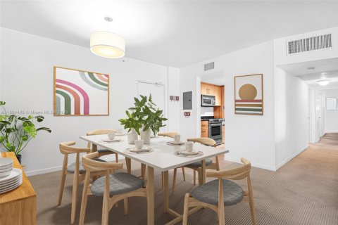 Copropriété à vendre à Bal Harbour, Floride: 2 chambres, 119.01 m2 № 1935521 - photo 9