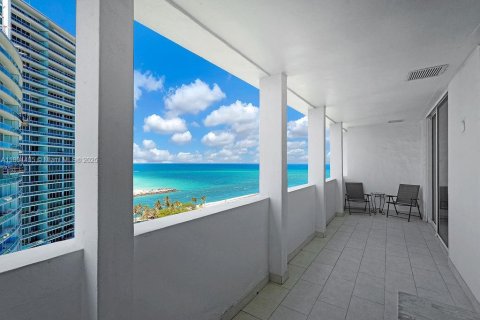 Copropriété à vendre à Bal Harbour, Floride: 2 chambres, 119.01 m2 № 1935521 - photo 17