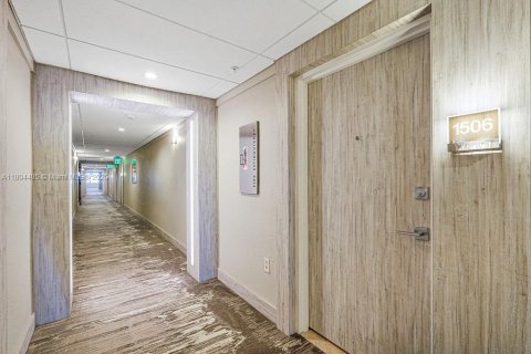 Copropriété à vendre à Bal Harbour, Floride: 2 chambres, 119.01 m2 № 1935521 - photo 19