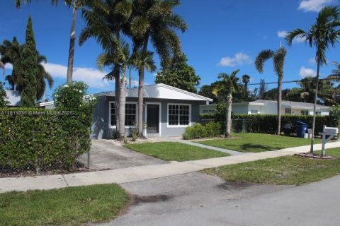 Casa en venta en Miami Gardens, Florida, 2 dormitorios, 74.88 m2 № 1968201 - foto 4